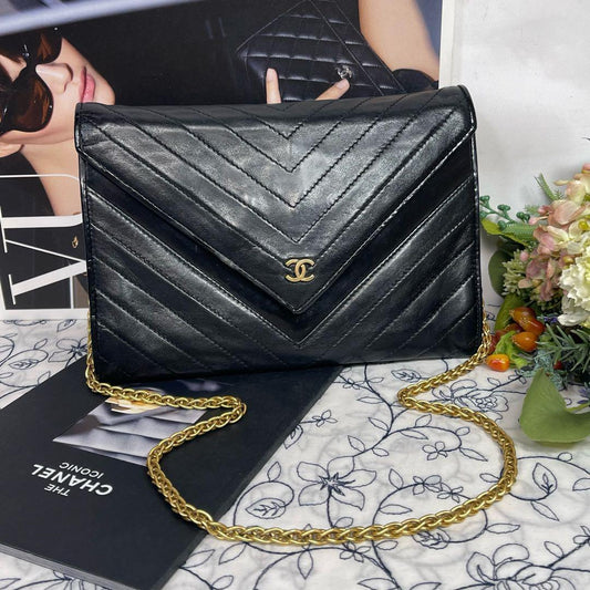 Chanel Vintage Chain Shoulder Chez Blanc Black Gold