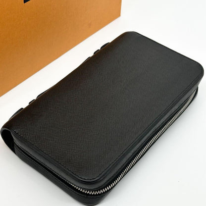 Louis Vuitton Zippy XL Taiga Black Second Wallet Handbag — view 4