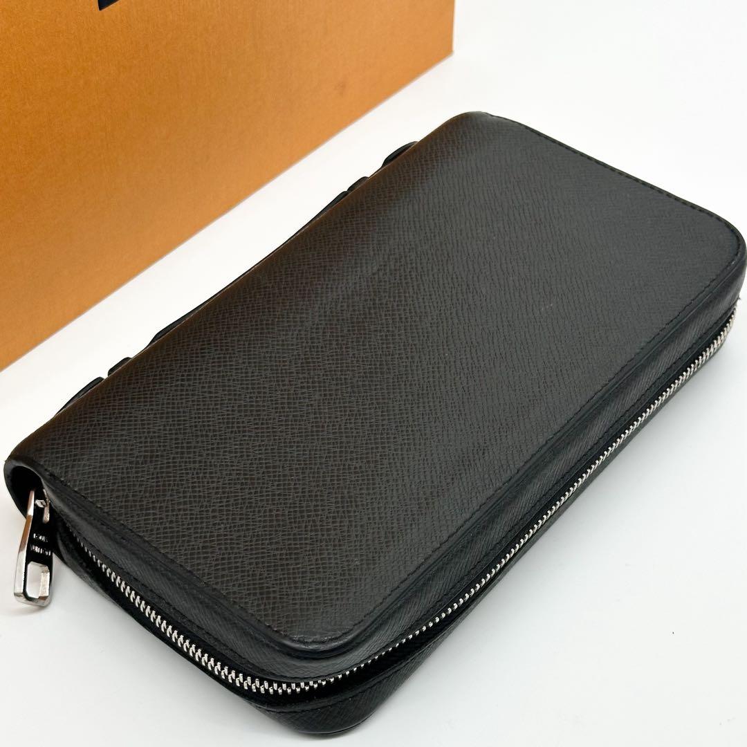Louis Vuitton Zippy XL Taiga Black Second Wallet Handbag — view 5