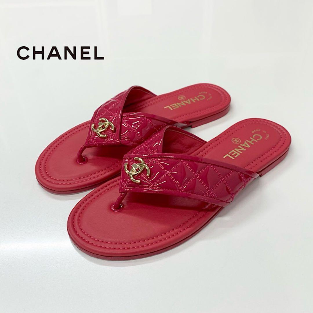 Chanel CC Logo Quilted Patent Thong Sandals Pink