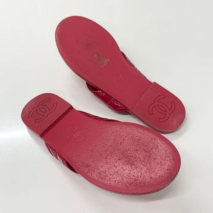 Chanel CC Logo Quilted Patent Thong Sandals Pink — view 6