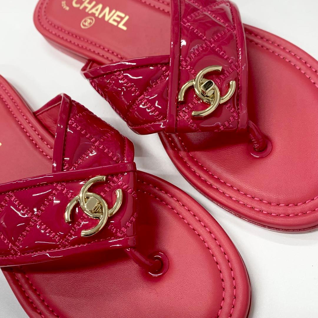 Chanel CC Logo Quilted Patent Thong Sandals Pink — view 9