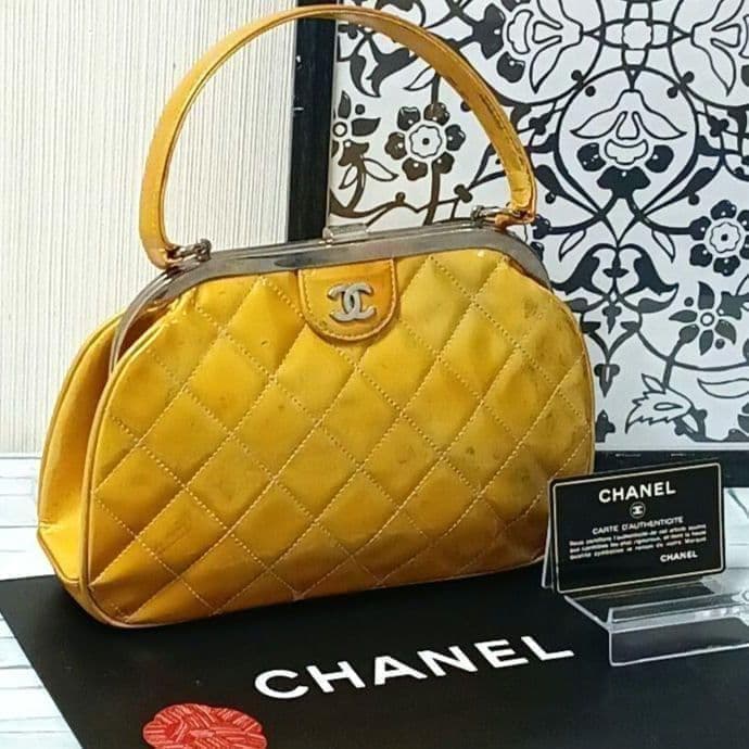 Chanel Quilted Handbag Enamel Yellow Kiss Lock Silver