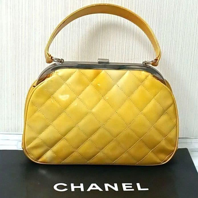 Chanel Quilted Handbag Enamel Yellow Kiss Lock Silver — view 2
