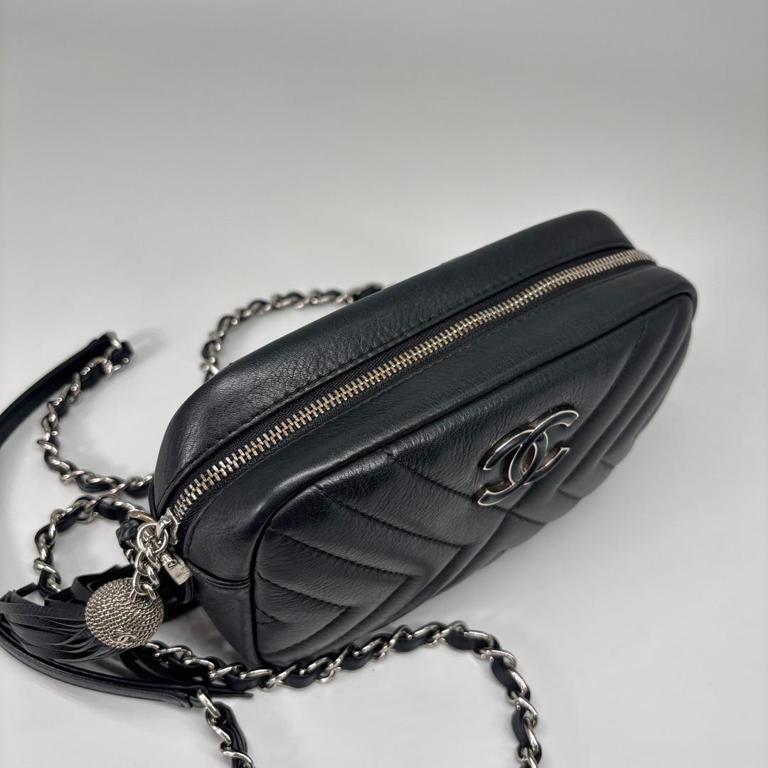 Chanel Chez Blanc Stitch Fringe Chain Shoulder Bag — view 6