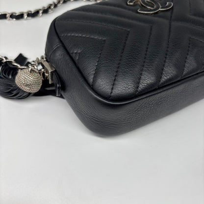 Chanel Chez Blanc Stitch Fringe Chain Shoulder Bag — view 7