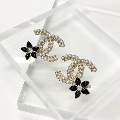 Chanel Earrings CC Logo Pearl Line Stone Flower Gold — view 2