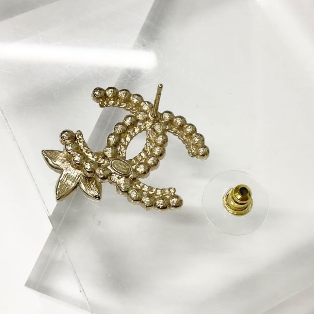 Chanel Earrings CC Logo Pearl Line Stone Flower Gold — view 4