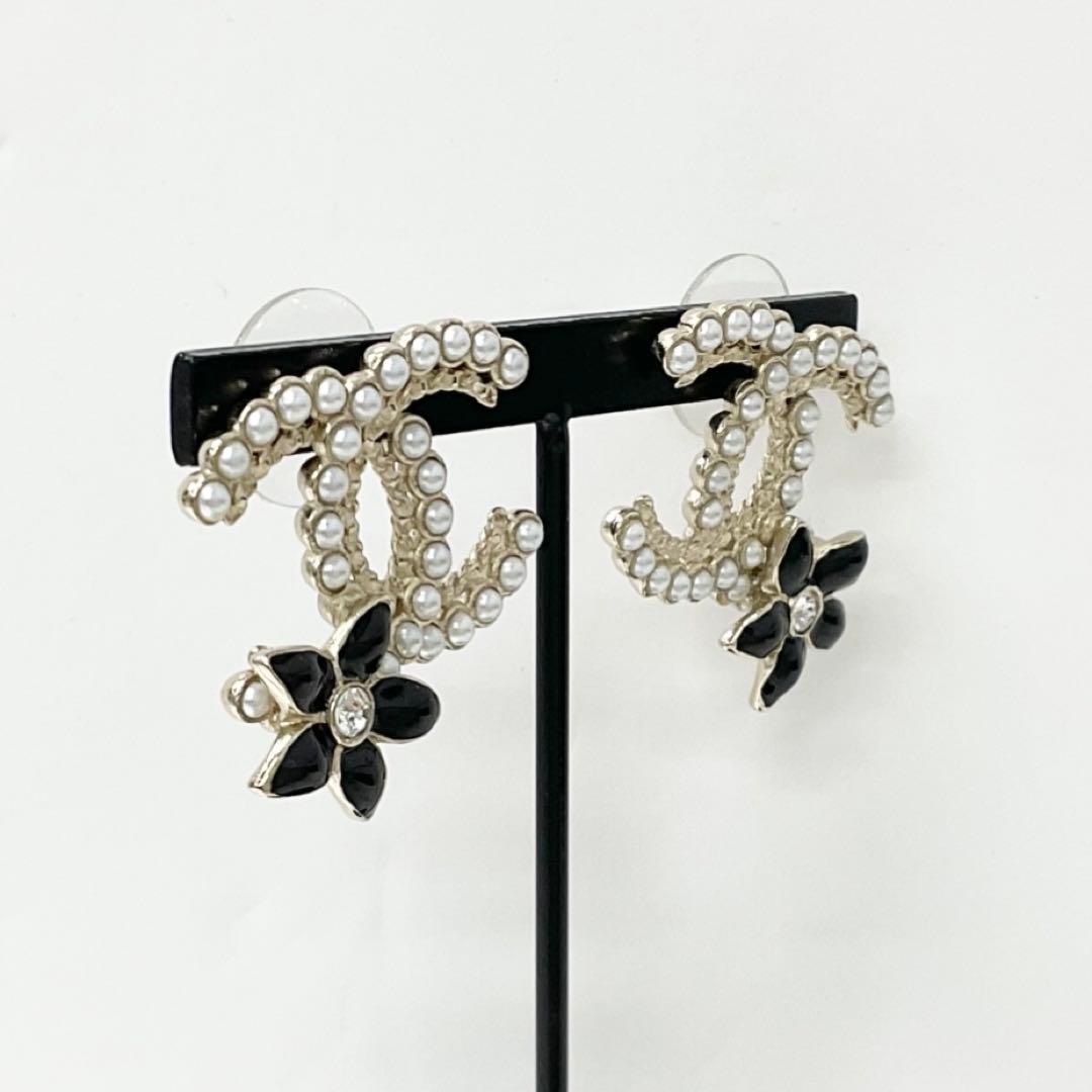 Chanel Earrings CC Logo Pearl Line Stone Flower Gold — view 7