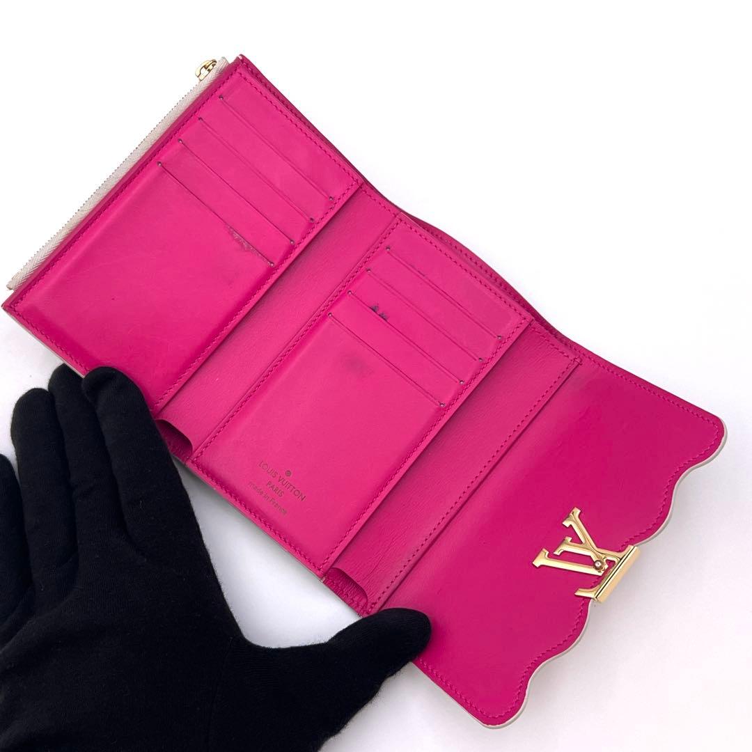 Louis Vuitton Portefeuille Capucines Compact Trifold Wallet White