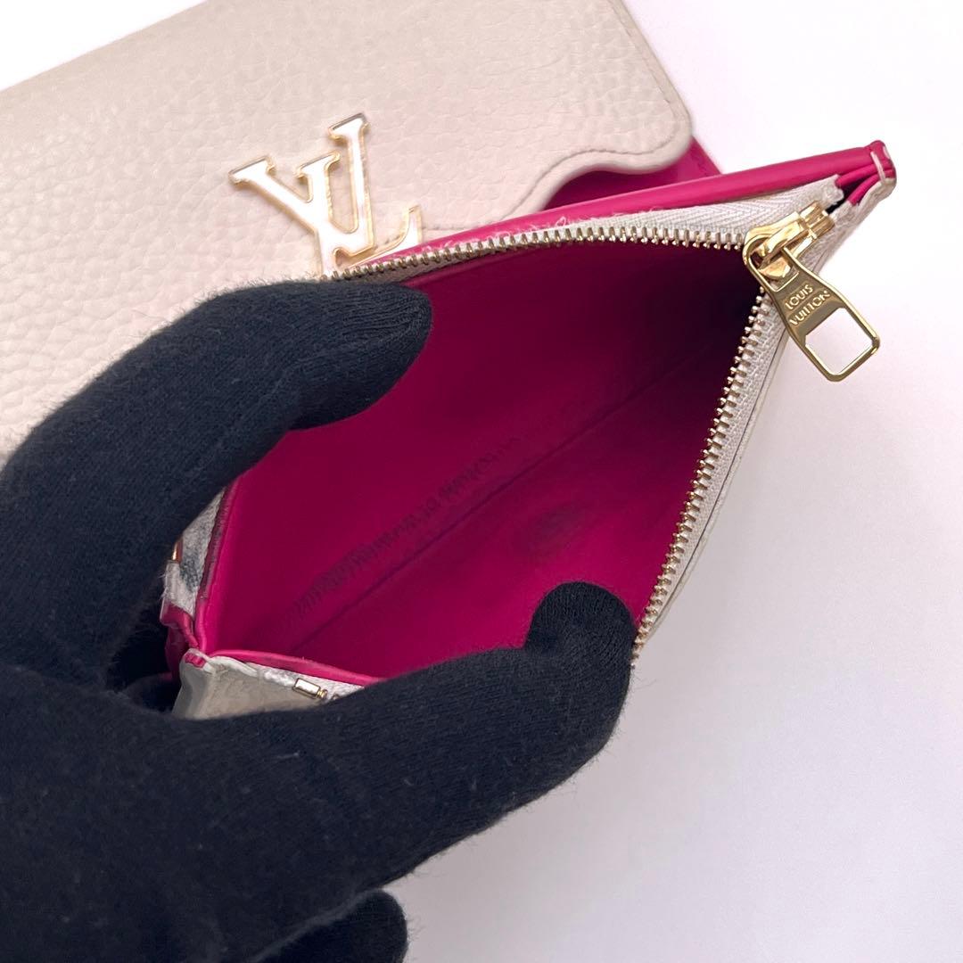 Louis Vuitton Portefeuille Capucines Compact Trifold Wallet White