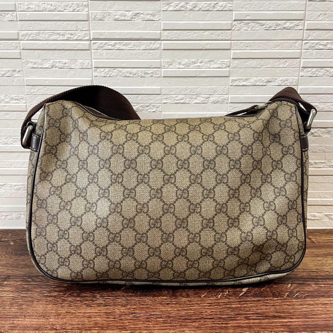 Gucci GG Supreme Leather Shoulder Bag Brown — view 3