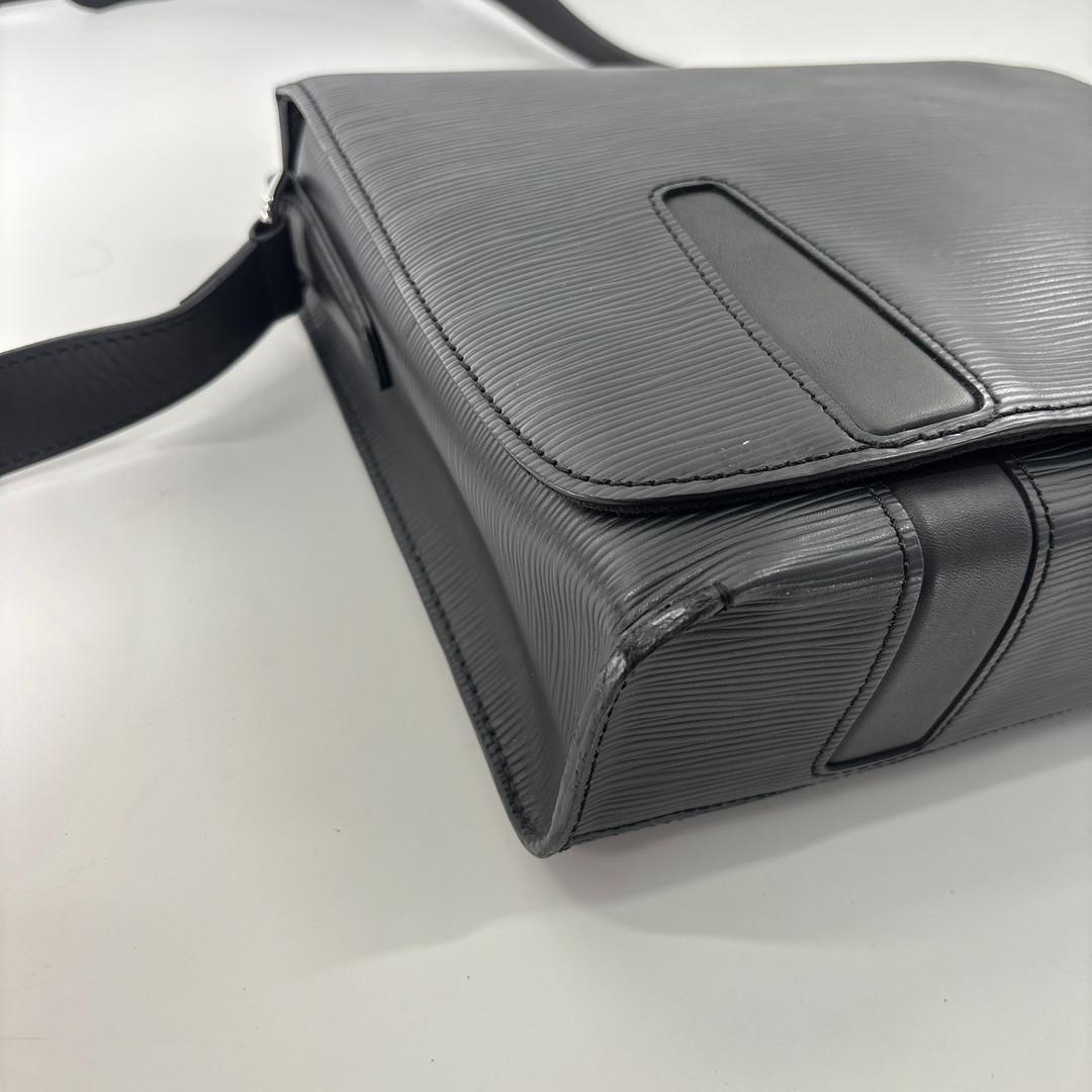 Louis Vuitton Super Epi Harrington Messenger PM Shoulder Bag Black — view 6