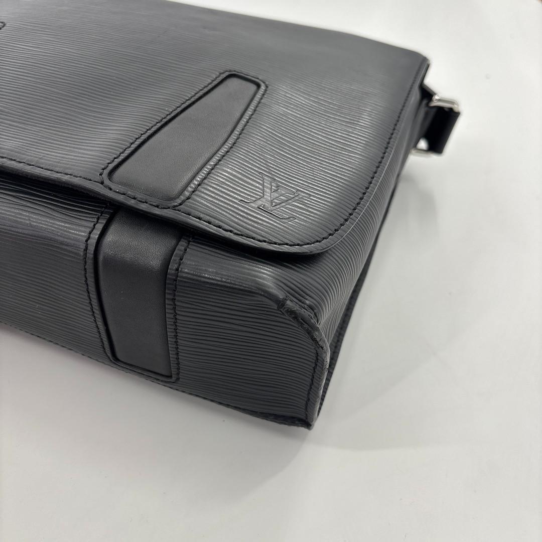Louis Vuitton Super Epi Harrington Messenger PM Shoulder Bag Black — view 7