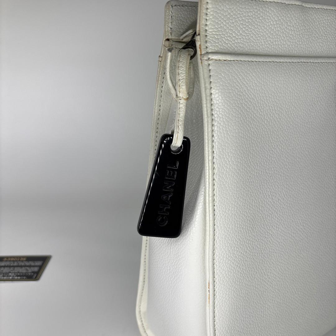 Chanel Super Caviar Leather Tote White — view 7