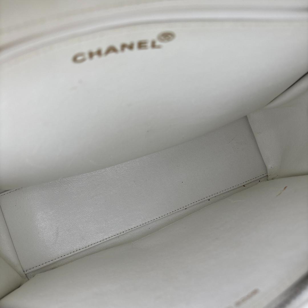 Chanel Super Caviar Leather Tote White — view 9