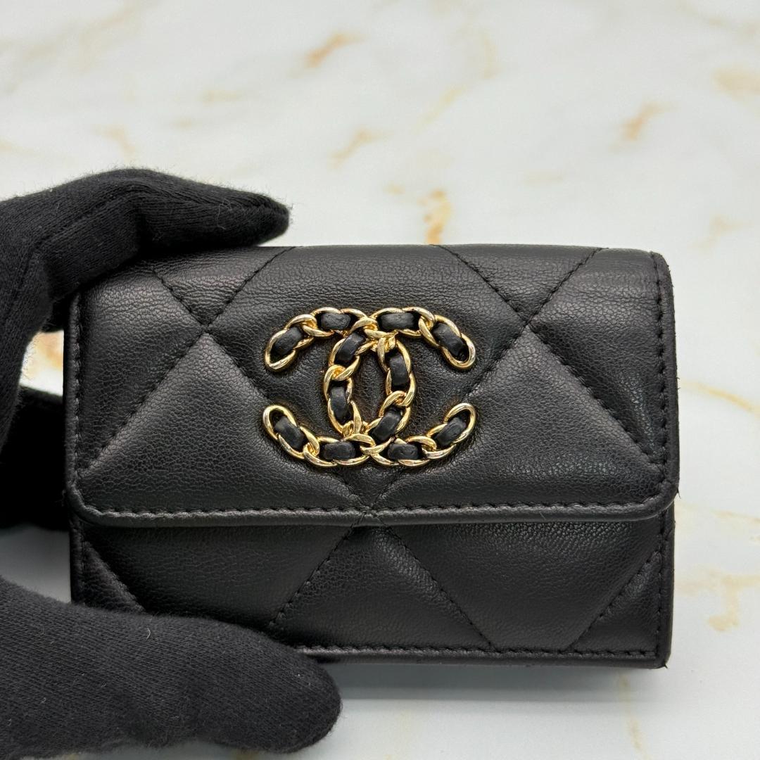 Chanel 19 Lambskin Trifold Wallet — view 8