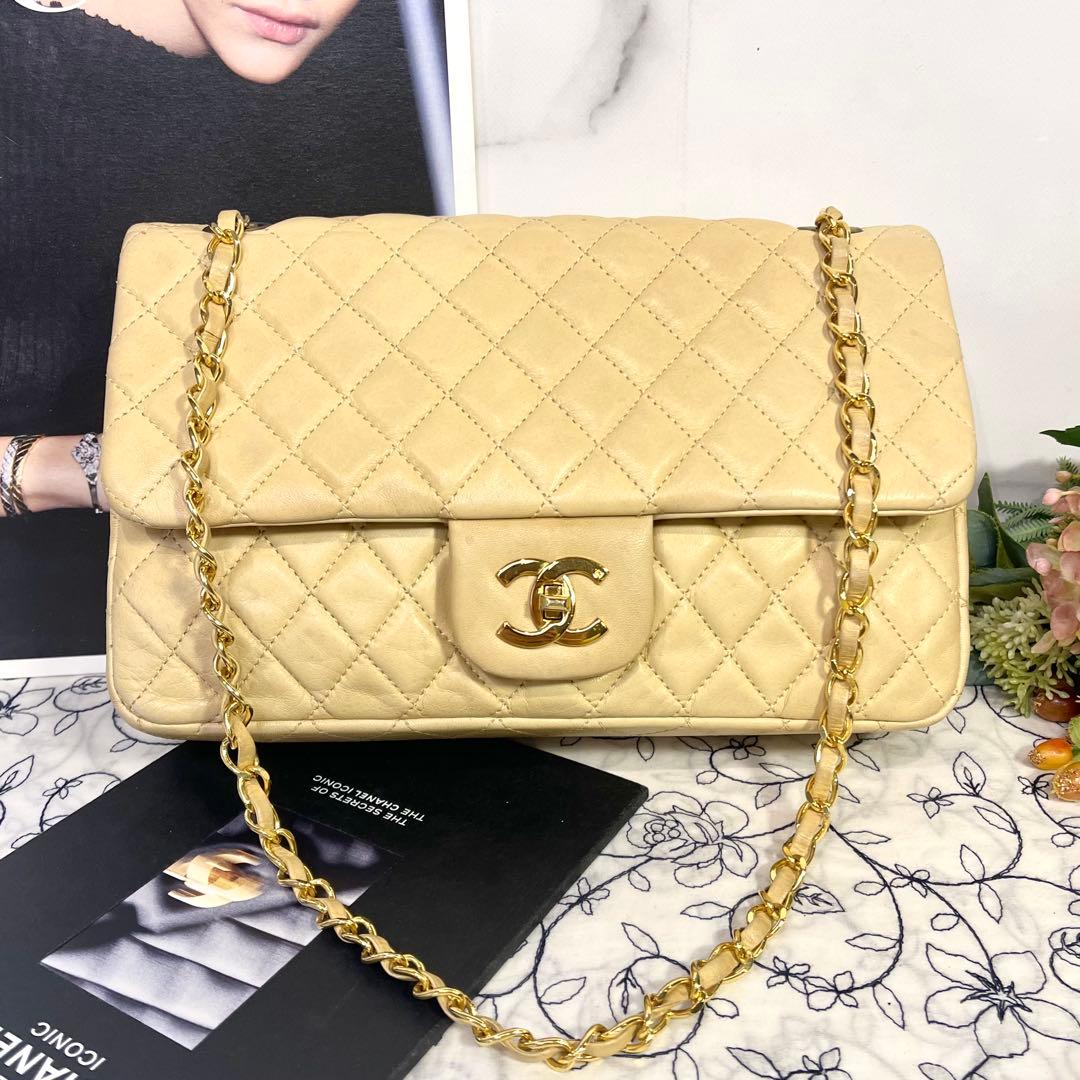 Chanel Vintage Turnlock Quilted Beige — view 2