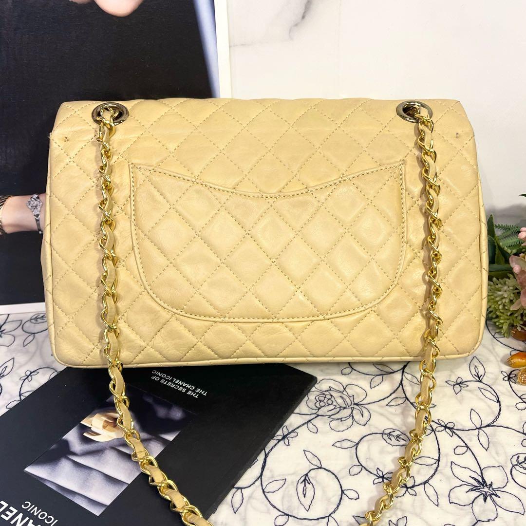 Chanel Vintage Turnlock Quilted Beige — view 3