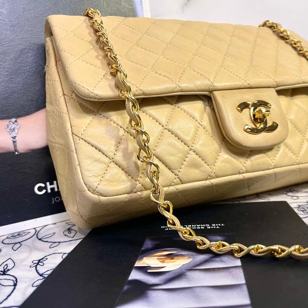 Chanel Vintage Turnlock Quilted Beige — view 4