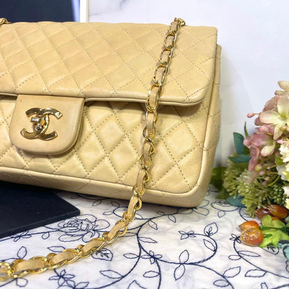Chanel Vintage Turnlock Quilted Beige — view 5