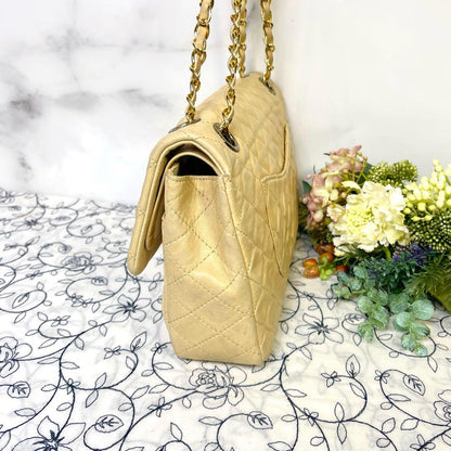 Chanel Vintage Turnlock Quilted Beige — view 7