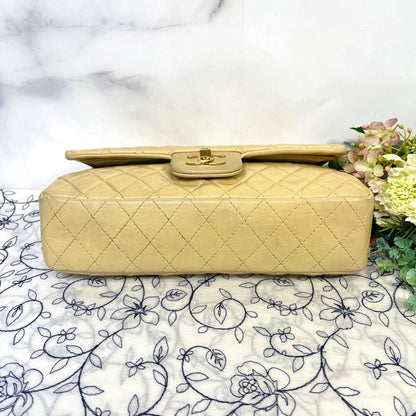 Chanel Vintage Turnlock Quilted Beige — view 8