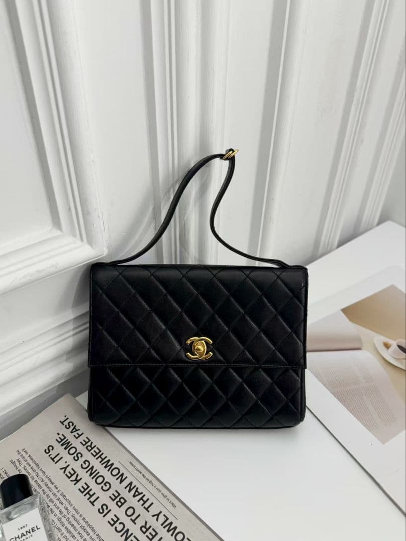 Chanel Quilted 25 Shoulder Bag Black Gold — view 2