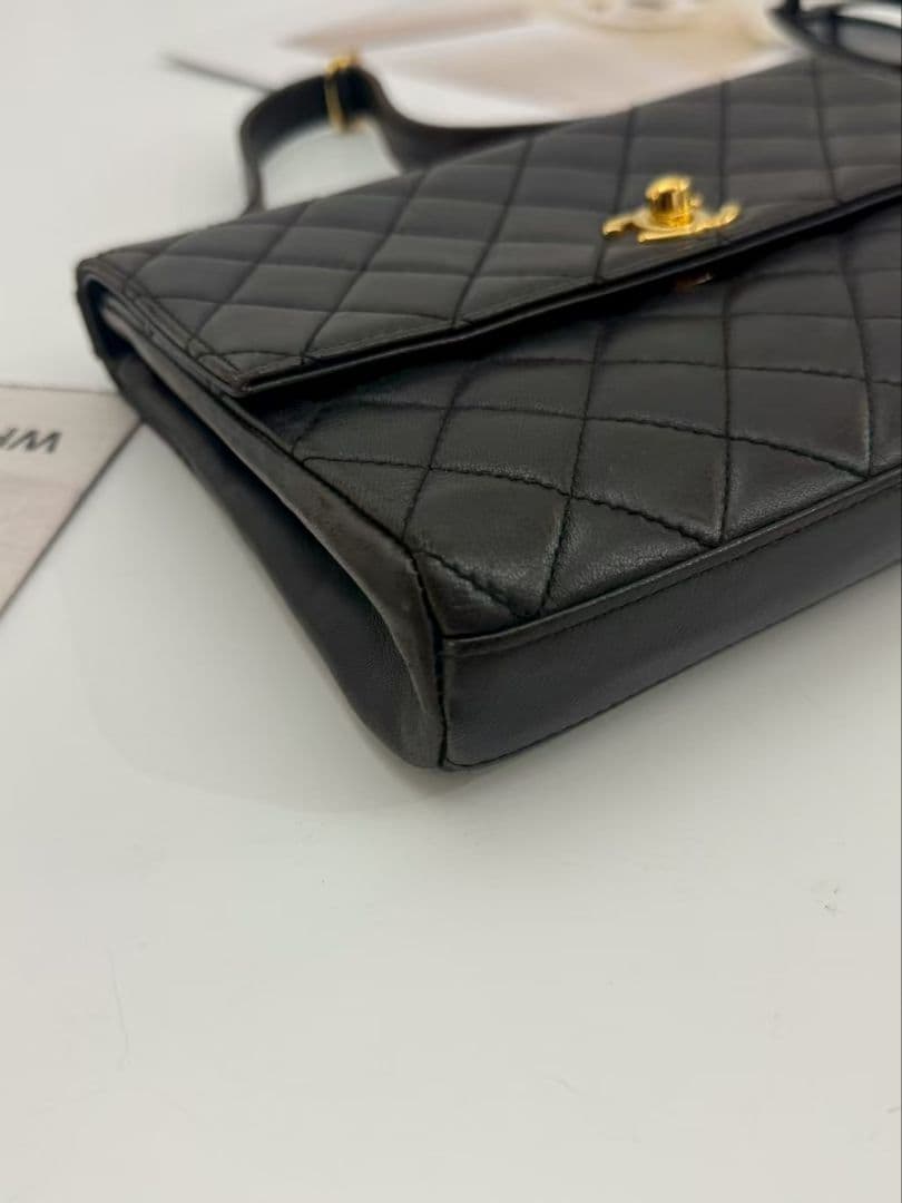 Chanel Quilted 25 Shoulder Bag Black Gold — view 4