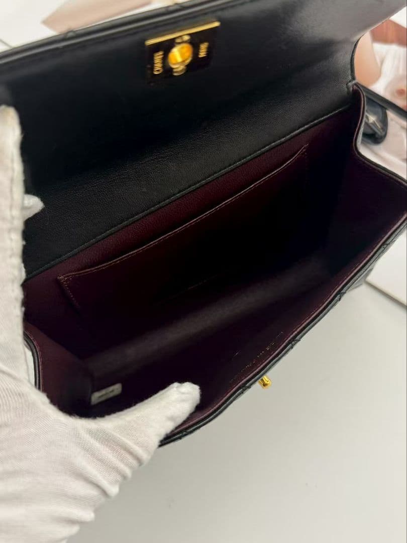 Chanel Quilted 25 Shoulder Bag Black Gold — view 5