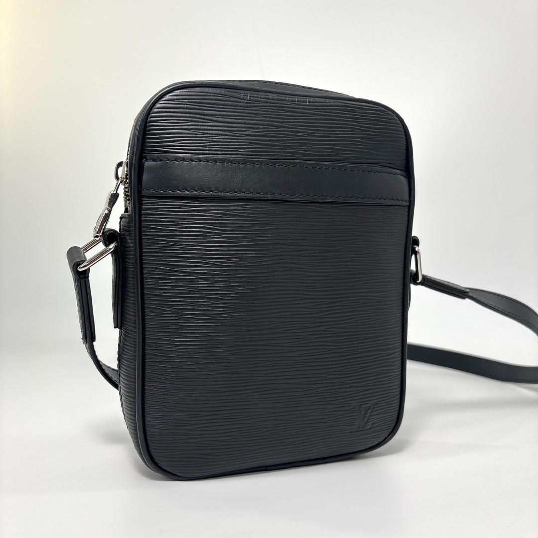 Louis Vuitton Epi Danube PM Shoulder Bag Black — view 3