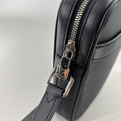 Louis Vuitton Epi Danube PM Shoulder Bag Black — view 8