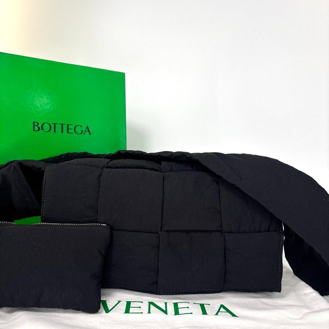 Bottega Veneta Maxi Intrecciato Cassette Shoulder Bag