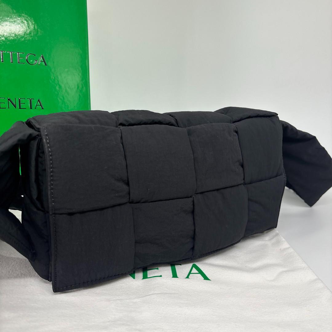 Bottega Veneta Maxi Intrecciato Cassette Shoulder Bag — view 3
