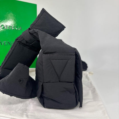 Bottega Veneta Maxi Intrecciato Cassette Shoulder Bag — view 4