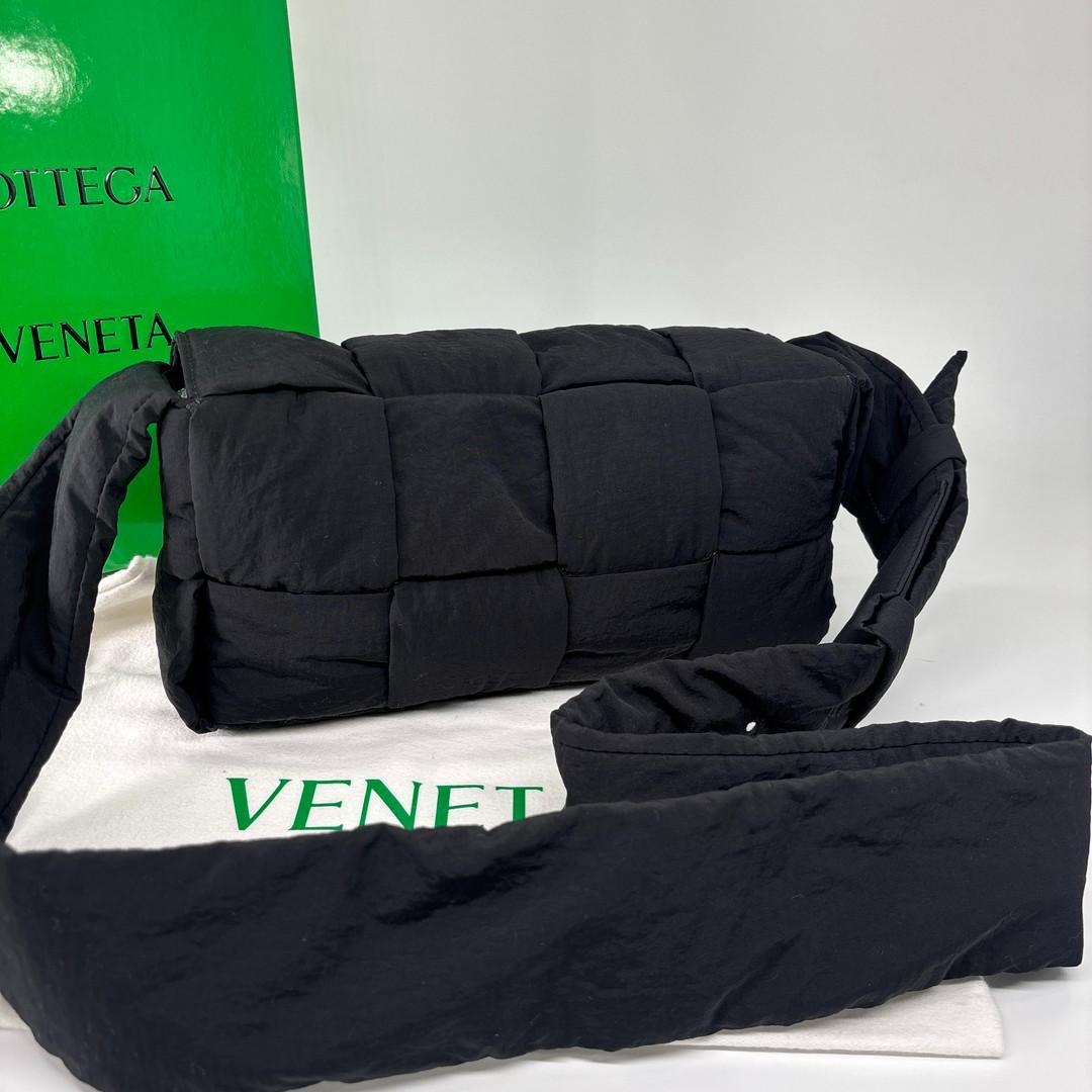 Bottega Veneta Maxi Intrecciato Cassette Shoulder Bag — view 5