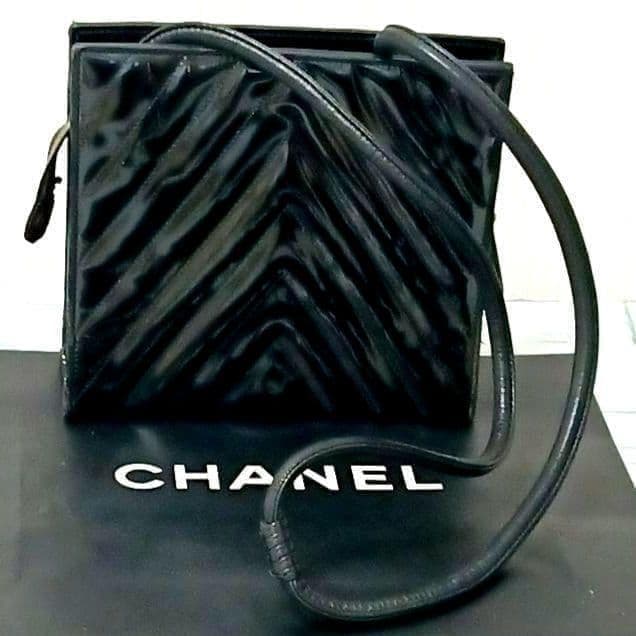 Chanel Stitch Shoulder Bag Enamel CC Logo Black — view 2