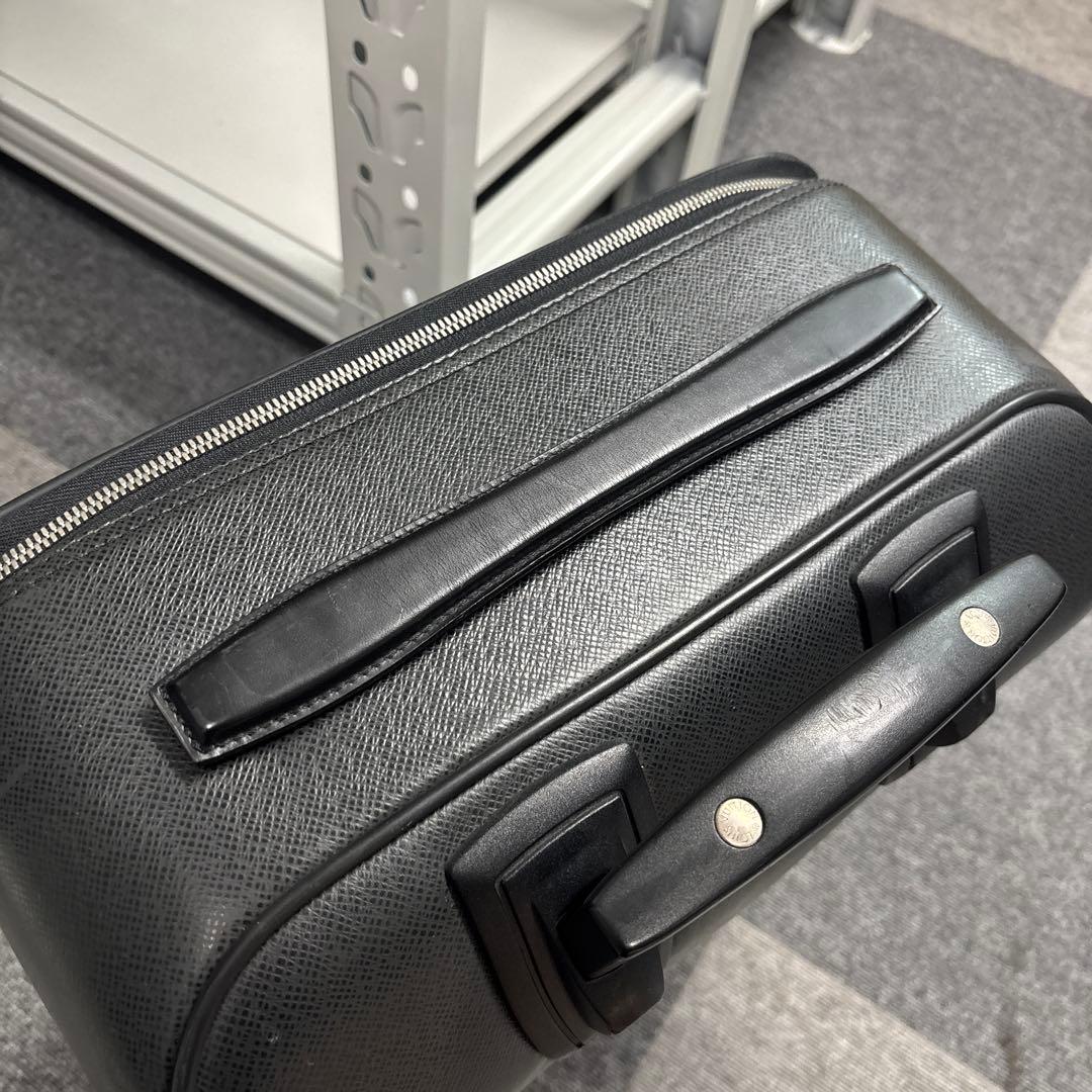 - Louis Vuitton - Taiga Pegase 45 Black Suitcase Carry-on