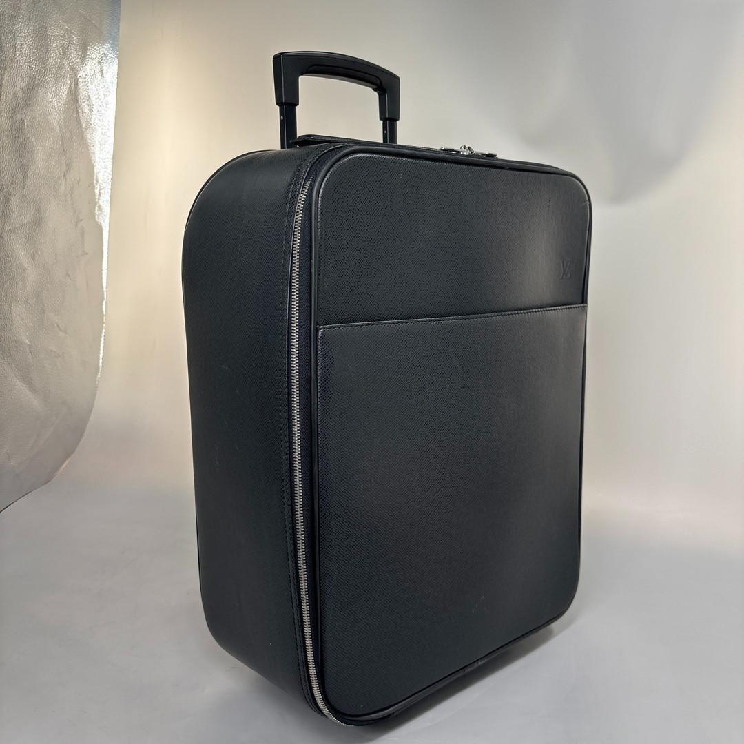- Louis Vuitton - Taiga Pegase 45 Black Suitcase Carry-on