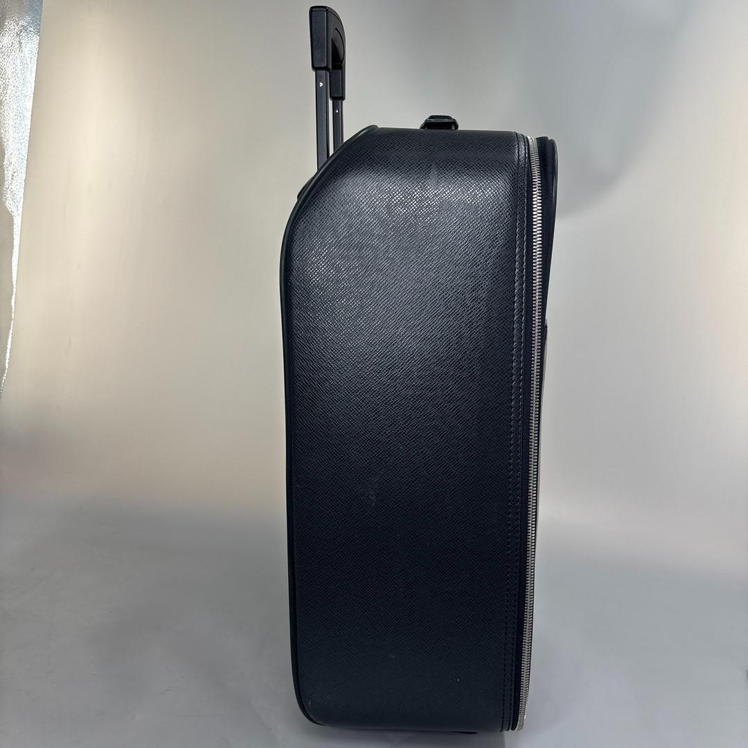 - Louis Vuitton - Taiga Pegase 45 Black Suitcase Carry-on