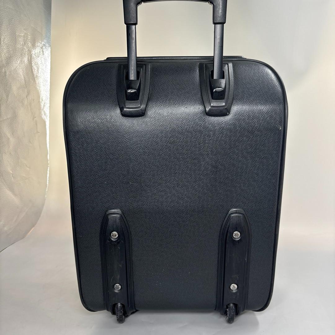 - Louis Vuitton - Taiga Pegase 45 Black Suitcase Carry-on