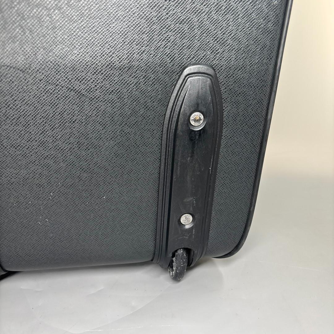 - Louis Vuitton - Taiga Pegase 45 Black Suitcase Carry-on