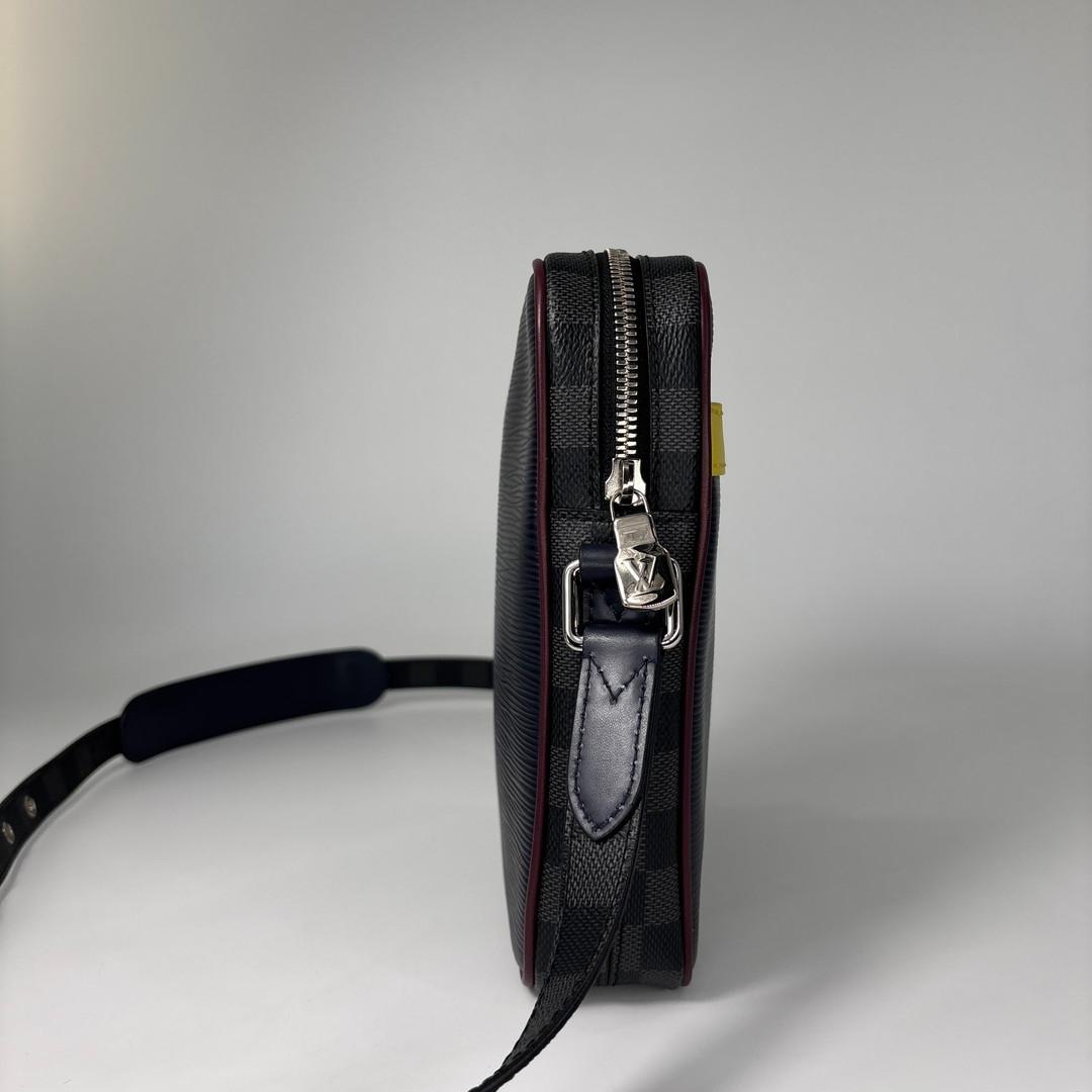 Louis Vuitton Epi Graphite Danube Slim Shoulder — view 4