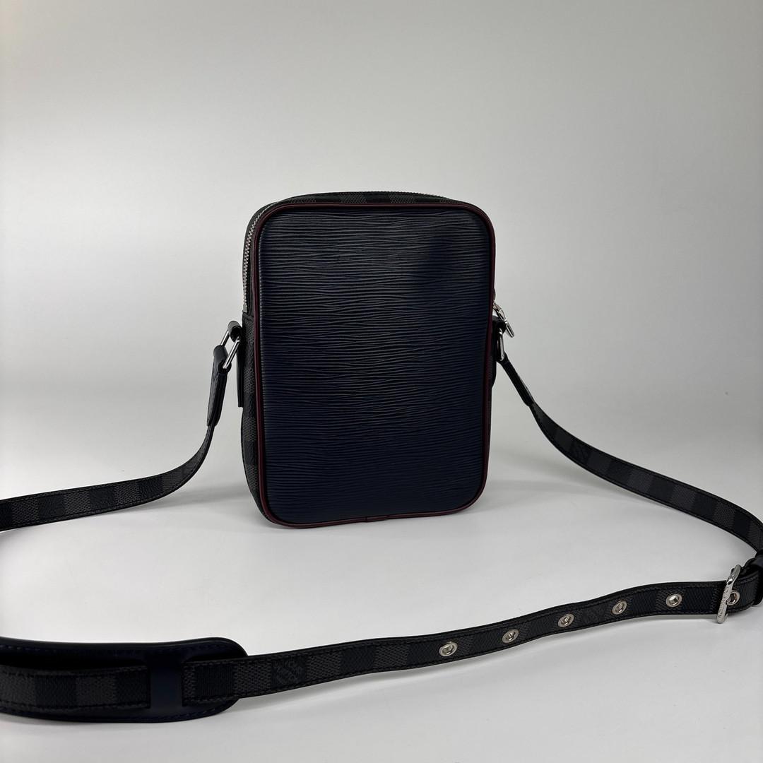 Louis Vuitton Epi Graphite Danube Slim Shoulder — view 5