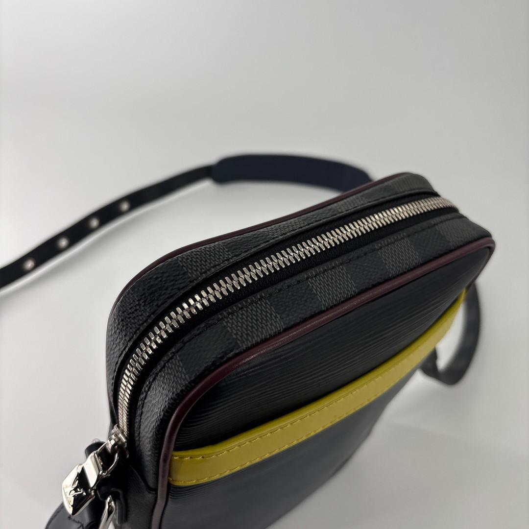 Louis Vuitton Epi Graphite Danube Slim Shoulder — view 6