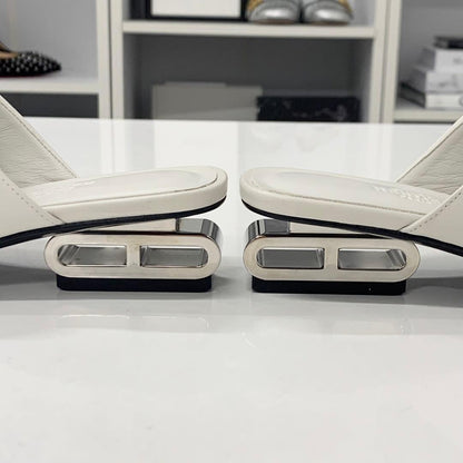 Hermes Idol Leather Chaine D'ancre Sandals White — view 9