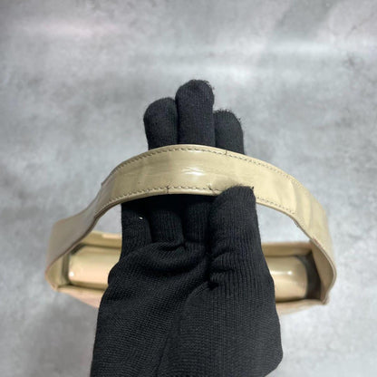 Gucci GG Shoulder Bag Patent Leather Beige Logo — view 4