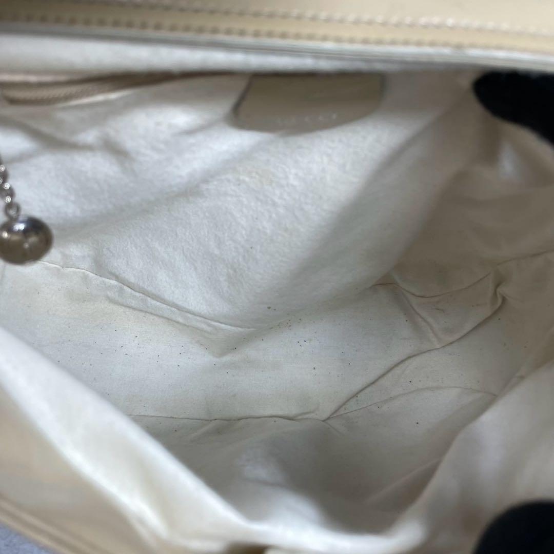 Gucci GG Shoulder Bag Patent Leather Beige Logo — view 5