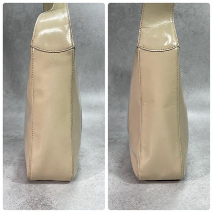 Gucci GG Shoulder Bag Patent Leather Beige Logo — view 7