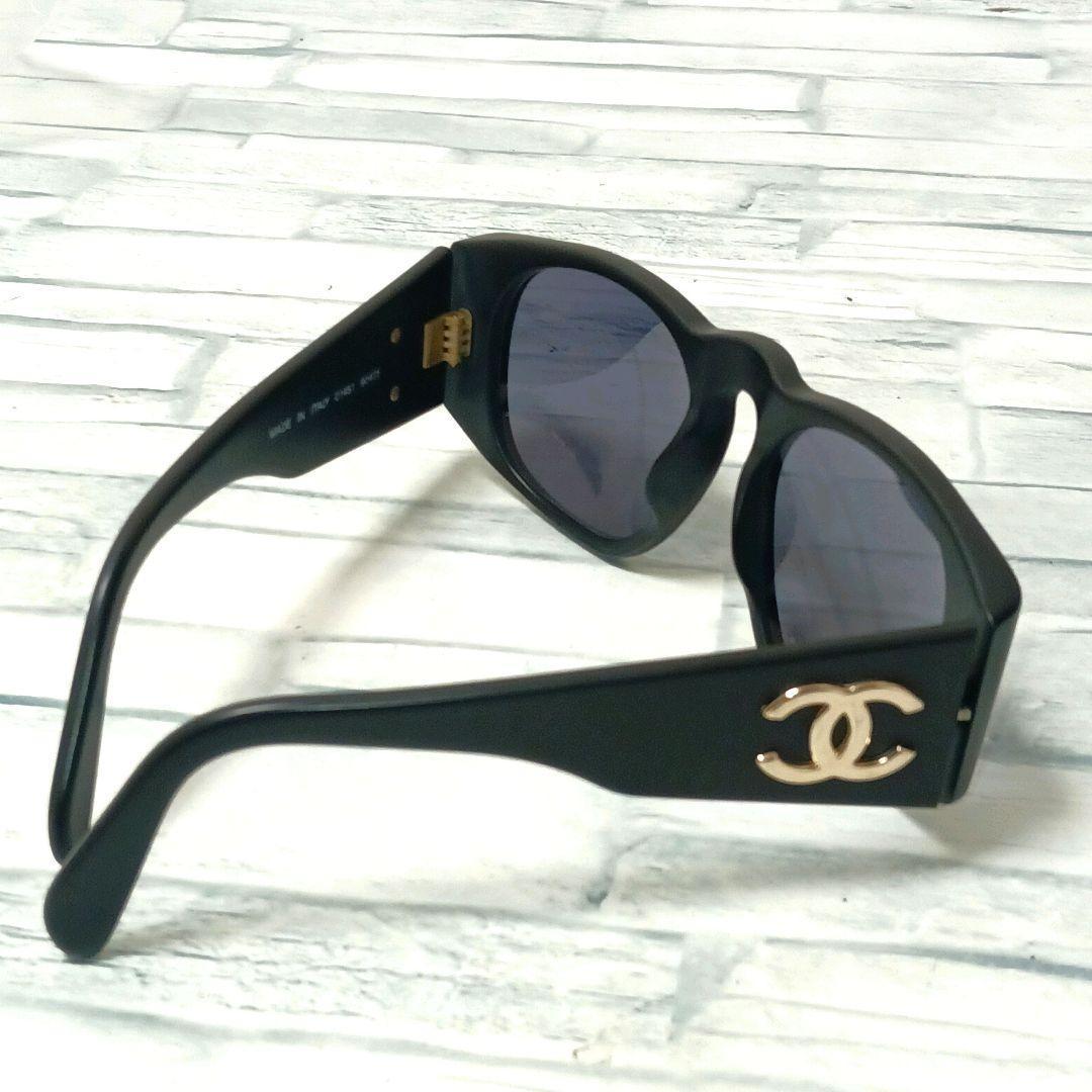 Chanel Sunglasses Black Gold CC Logo Wellington Eyewear — view 8